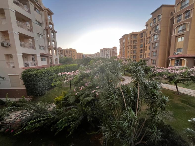 شقه للايجار المفروش بمدينتي بالB1  بمساحه 260م